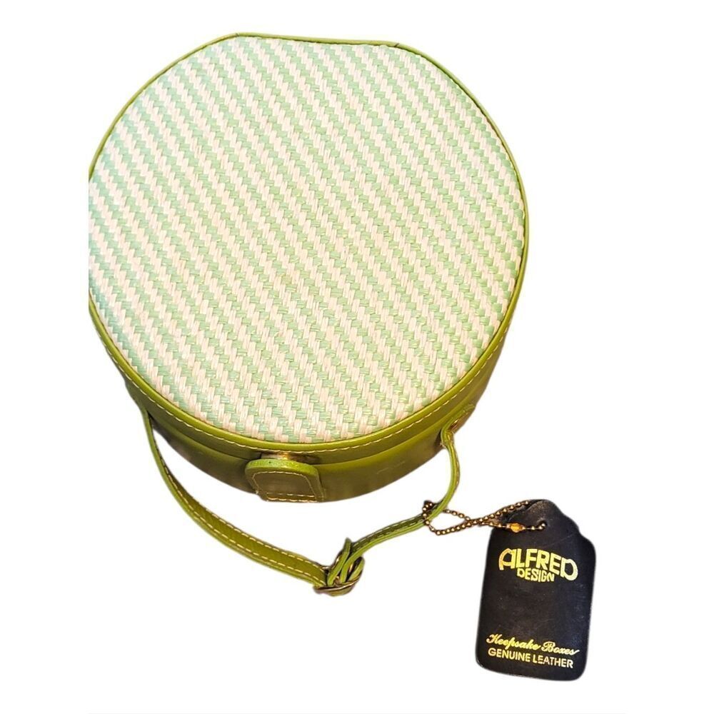 Alfred DesignâRound Green Stripe Straw Travel Jewelry Box